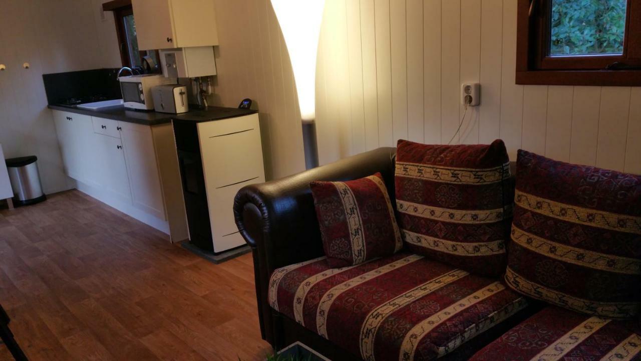 Celles  B&B Les Secrets De La Vie מראה חיצוני תמונה